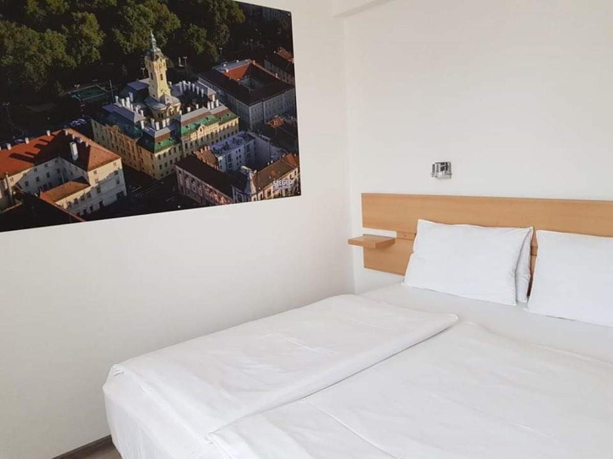 Matyas Panzio Bed & Breakfast Szeged Exterior photo